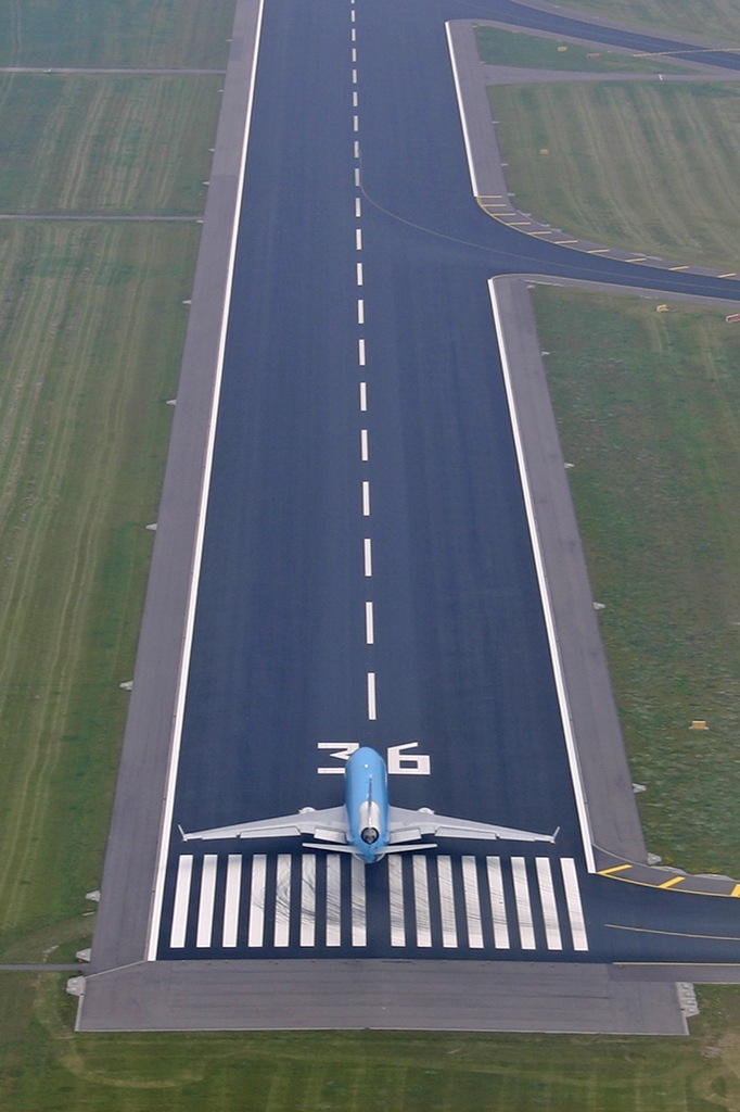 aircraft lined up on threshold